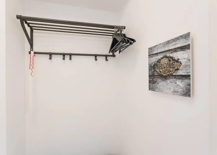 Bright In Hip & High Quality Neighborhood Apartment *